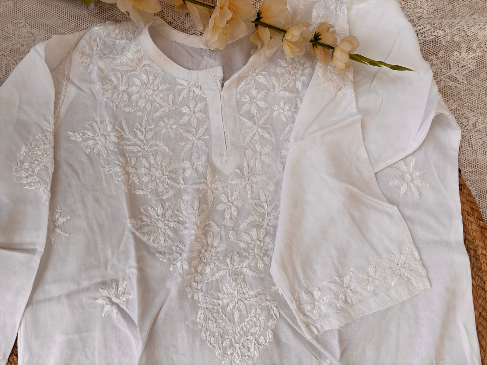 white lucknowi kurti